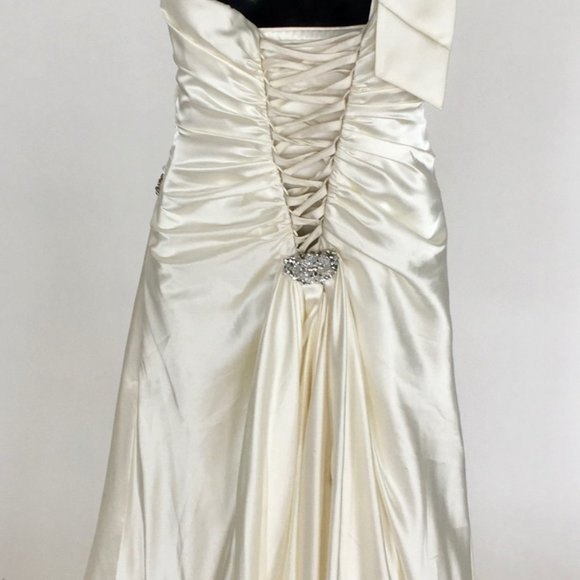 Sophia Tolli Size 06 Ivory A-Line Wedding Gown - Picture 6 of 10